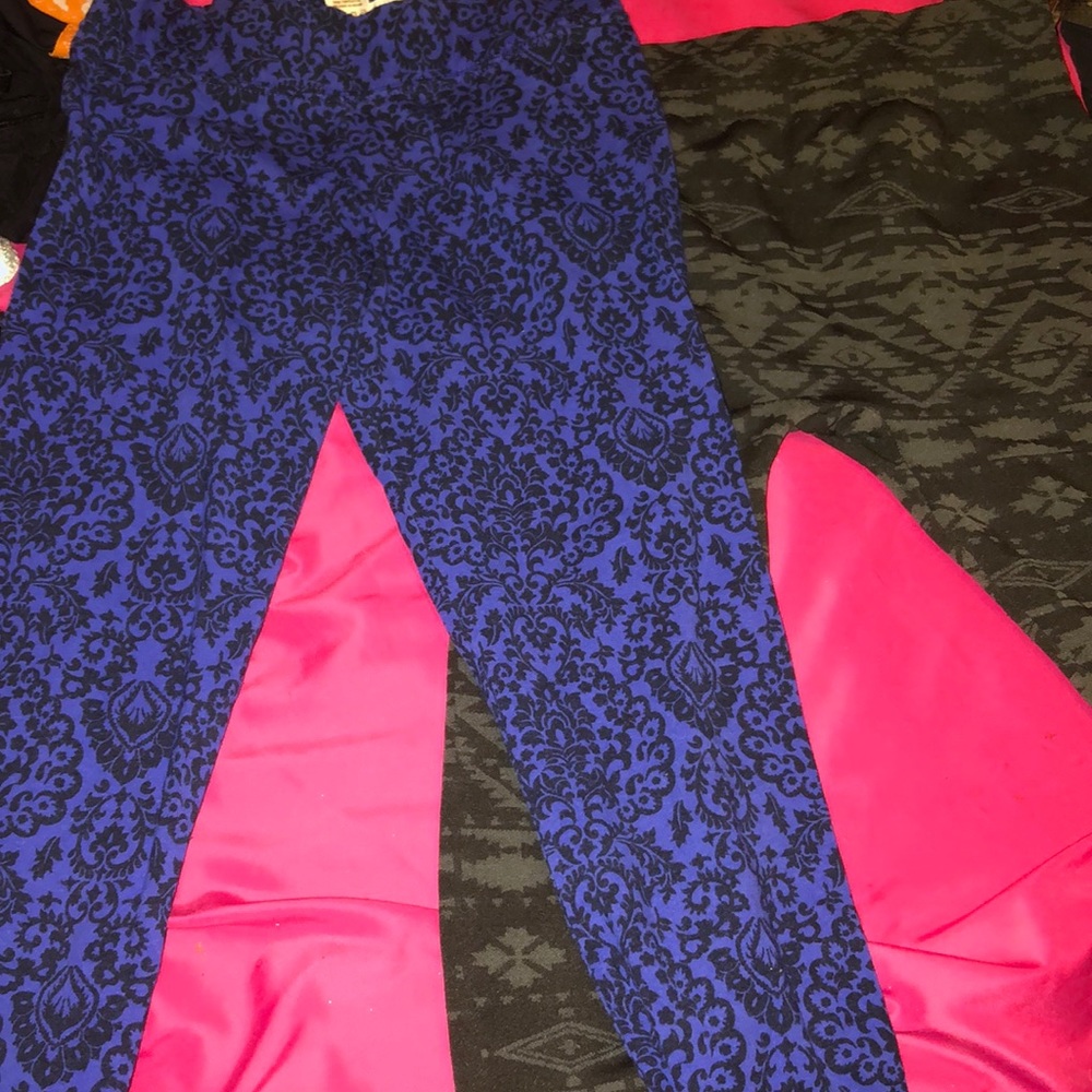 2 pair of leggings